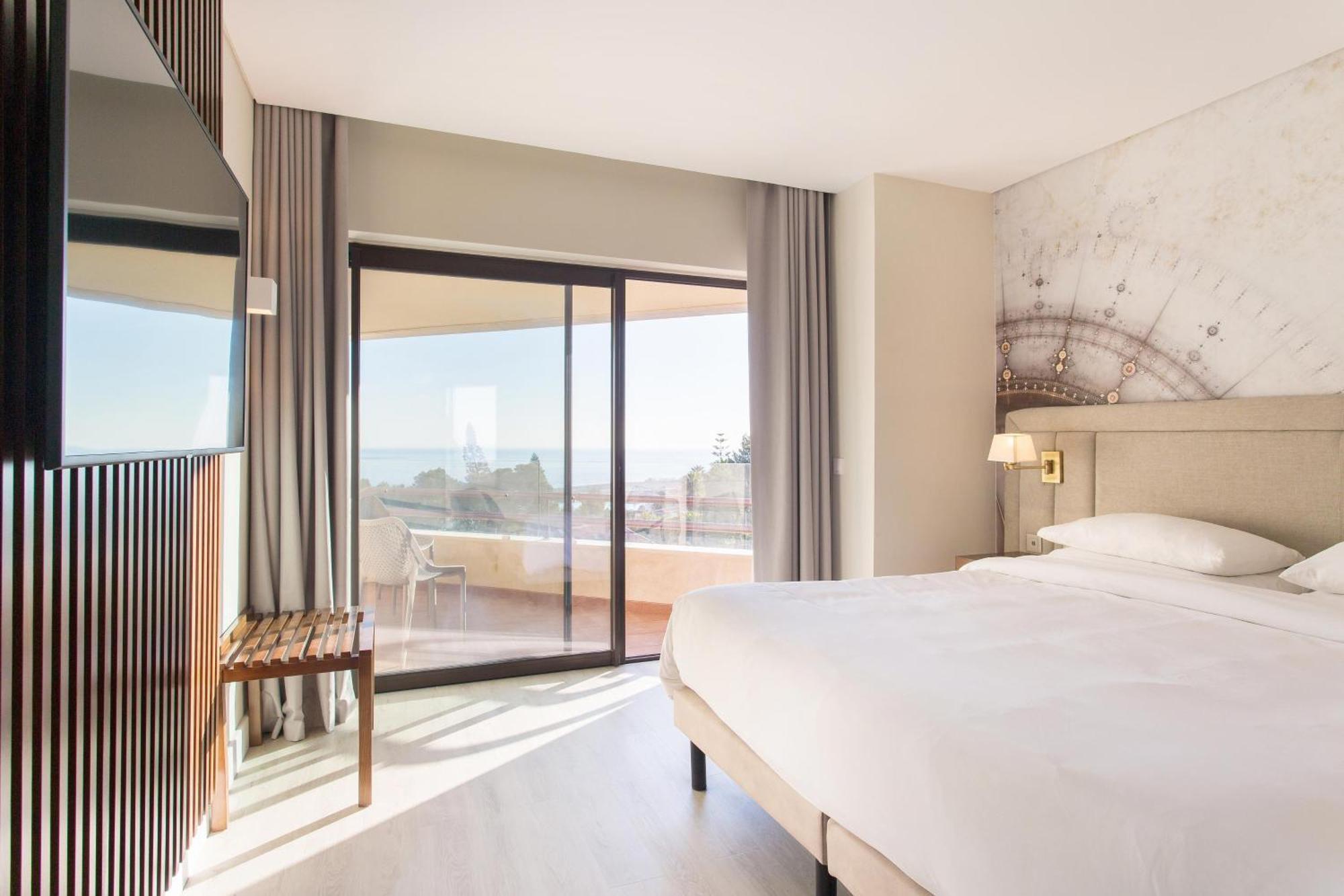 2 Bedroom Suite Pool view two Balconies